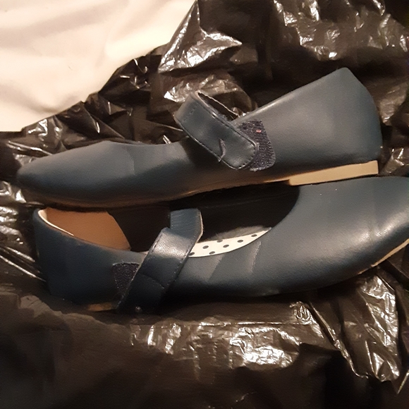 Hot Kiss Shoe**3/$10** - Picture 2 of 4